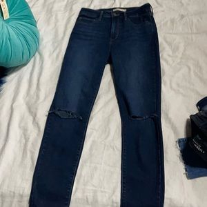 Levi’s 721 High Rise Skinny Jeans Size 27 NWOT